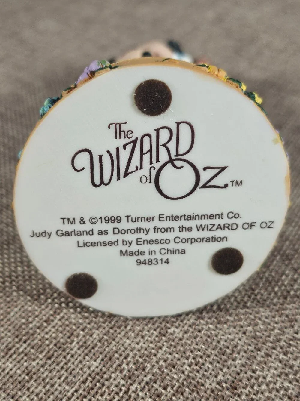 Enesco 1999 Wizard of Oz Dorothy And Toto Resin Figurine Number 948314 Boxed
